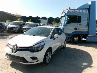 krockskadad bil auto Renault Clio 0.9 Cool & Sound 2019/5