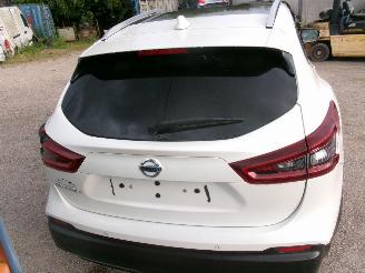 Nissan Qashqai 1.3 Design Automatic picture 13