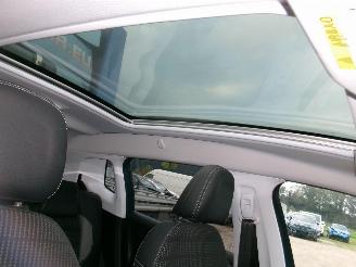 Peugeot 2008 1.2 Allure picture 22