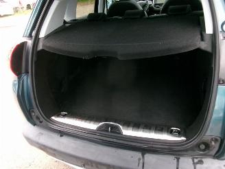 Peugeot 2008 1.2 Allure picture 16