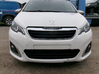 Peugeot 108 1.0 Allure Top picture 9