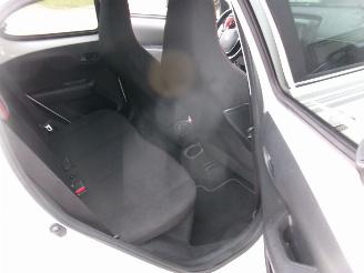 Peugeot 108 1.0 Allure Top picture 31