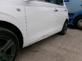 Peugeot 108 1.0 Allure Top picture 18