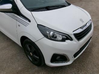 Peugeot 108 1.0 Allure Top picture 11