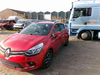 damaged passenger cars Renault Clio 1.5 Dci Grandtour Cool & Sound 2019/5