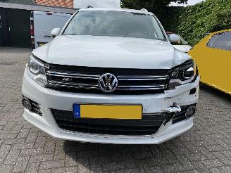 Volkswagen Tiguan 4Motion 1.4 TSi Sport&Style R-line Edition.pano/leer picture 3