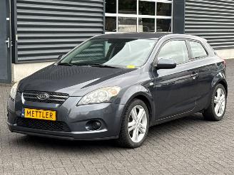 krockskadad bil auto Kia Cee d 1.4 CVVT 16V Hatchback 2Dr Benzine 1.396cc 66kW (90pk) FWD 2010/4