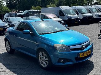 Opel Tigra 1.8 16V Cabrio  Benzine 1.796cc 92kW (125pk) FWD picture 14