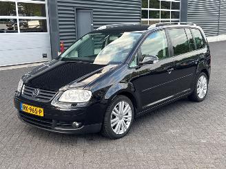 krockskadad bil auto Volkswagen Touran 1.4 16V TSI 140 MPV  Benzine 1.390cc 103kW (140pk) 2006/11