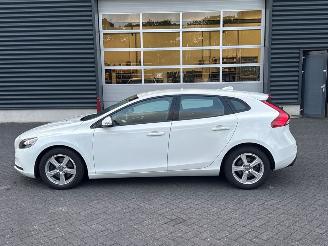 Volvo V-40 1.6 T2 GTDi 16V Hatchback 4Dr Benzine 1.596cc 88kW (120pk) FWD picture 2
