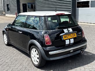 Mini Mini 1.6 16V Cooper Hatchback  Benzine 1.598cc 85kW (116pk) FWD picture 3