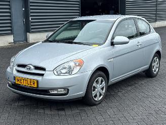 krockskadad bil auto Hyundai Accent 1.4i 16V Hatchback  Benzine 1.399cc 71kW (97pk) FWD 2009/5
