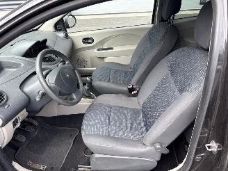 Renault Twingo 1.2 Hatchback 2Dr Benzine 1.149cc 43kW (58pk) FWD picture 11