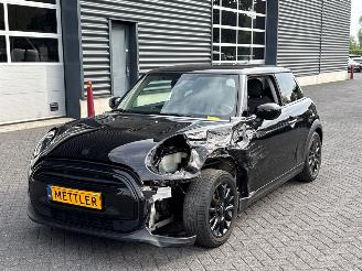 Damaged car Mini Cooper 1.5 12V Cooper Hatchback 2Dr Benzine 1.499cc 100kW (136pk) FWD 2022/4