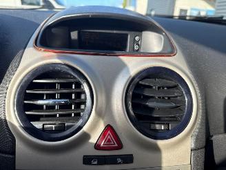 Opel Corsa 1.2 16V Hatchback  Benzine 1.229cc 59kW (80pk) FWD picture 14