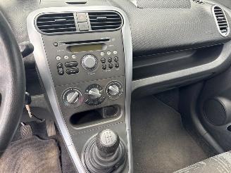 Opel Agila 1.0 12V MPV  Benzine 996cc 50kW (68pk) FWD picture 17