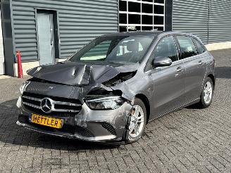 Damaged car Mercedes B-klasse 1.3 B-180 Turbo 16V Hatchback  Benzine 1.332cc 100kW (136pk) FWD 2020/1