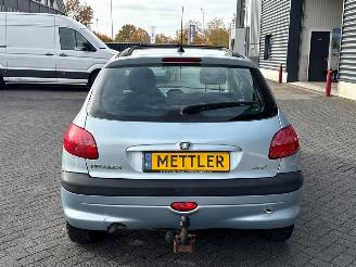 Peugeot 206 1.4, Hatchback  Benzine 1.360cc 55kW (75pk) FWD picture 4