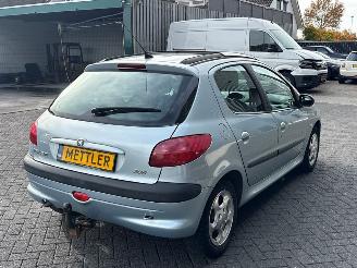 Peugeot 206 1.4, Hatchback  Benzine 1.360cc 55kW (75pk) FWD picture 5