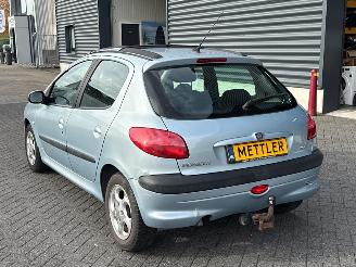 Peugeot 206 1.4, Hatchback  Benzine 1.360cc 55kW (75pk) FWD picture 3