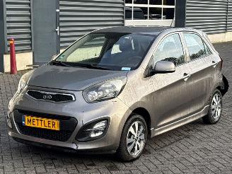 krockskadad bil auto Kia Picanto 1.0 12V Hatchback  Benzine 998cc 51kW (69pk) FWD 2011/5