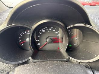 Kia Picanto 1.0 12V Hatchback  Benzine 998cc 51kW (69pk) FWD picture 11