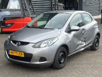 uszkodzony samochody osobowe Mazda 2 1.3 16V S-VT Hatchback  Benzine 1.349cc 55kW (75pk) FWD 2010/3
