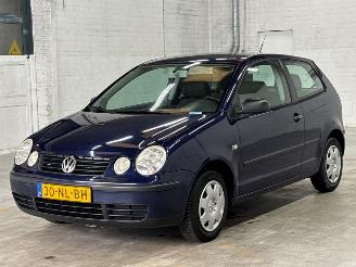 Damaged car Volkswagen Polo 1.4 16V Hatchback  Benzine 1.390cc 55kW (75pk) FWD 2003/11