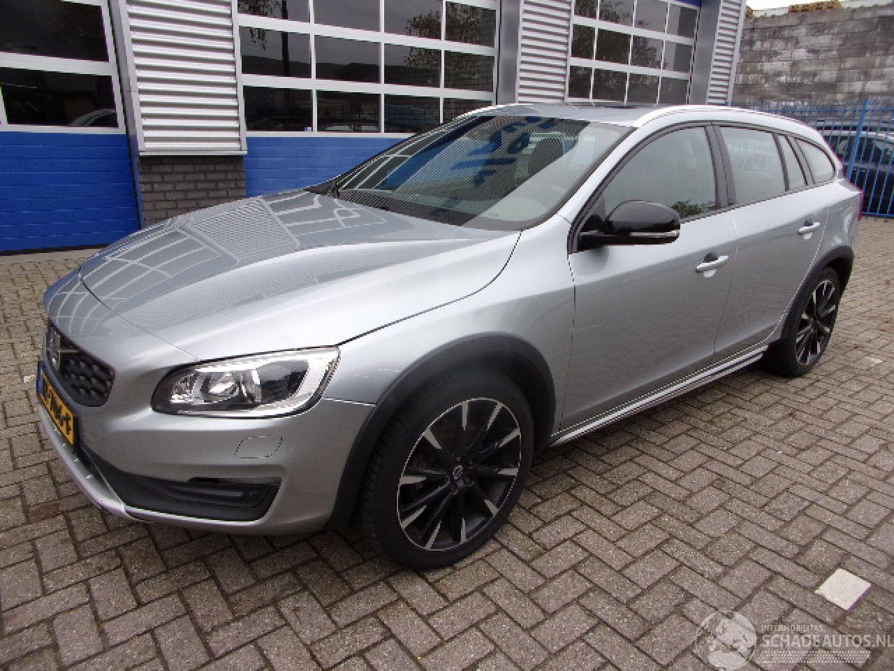 Volvo V-60 CROSS COUNTRY 2.0 T5 NORDIC+