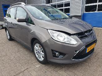 krockskadad bil auto Ford Grand C-Max 1.0 Titanium 7persoons 2013/11