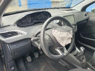 Peugeot 208 1.2 PureTech Signature picture 15