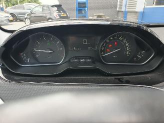 Peugeot 208 1.2 PureTech Signature picture 18