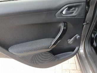 Peugeot 208 1.2 PureTech Signature picture 22