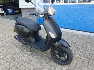 AGM  VX50 plus Snorscooter picture 2