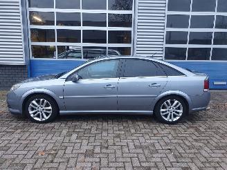 Opel Vectra GTS 1.8-16V Executive Automaat picture 2
