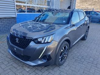 Vaurioauto  passenger cars Peugeot 2008 1.2 GT-Line Automaat 2020/5