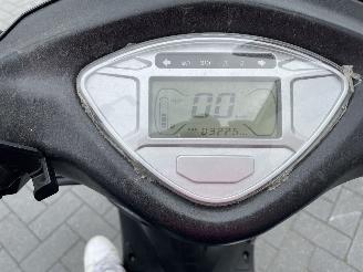 IVA  T3 SCOOTMOBIEL DRIEWIELER picture 7