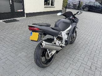 Yamaha YZF - R6  picture 2