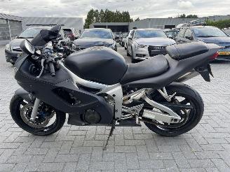 Yamaha YZF - R6  picture 4