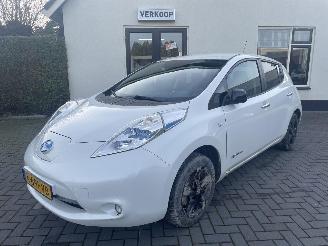krockskadad bil auto Nissan Leaf Acenta 30 kWh 2017/6