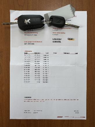 Peugeot 208 1.2 PURE TECH BLUE LION picture 23