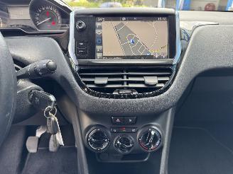 Peugeot 208 1.2 PURE TECH BLUE LION picture 20