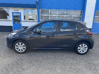 Peugeot 208 1.2 PURE TECH BLUE LION picture 9