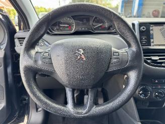 Peugeot 208 1.2 PURE TECH BLUE LION picture 22
