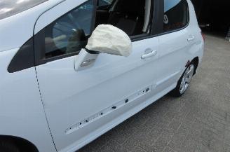 Peugeot 308 1.6 THP SPORTIUM picture 6