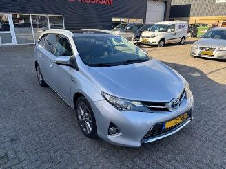 Schadeauto Toyota Auris 1.8 Hybrid Touring Sports Pano 2013/10