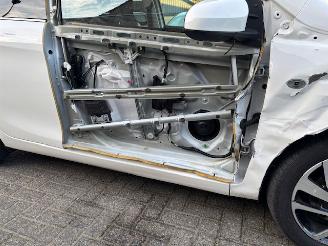 Peugeot 108 1.2  5-drs Top! Roland Garros picture 10