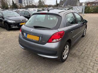 Peugeot 207 1.6 VTI Premiere picture 3