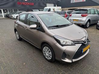 Voiture accidenté Toyota Yaris 1.3  5-drs Aspiration airco 2015/11