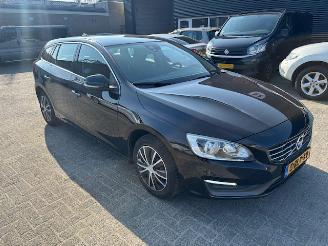Schadeauto Volvo V-60 1.6 D2 Momentum automaat 2015/1